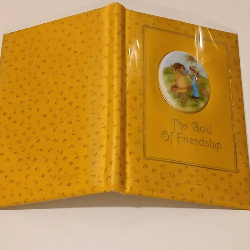 Vintage 1974 Hallmark Hardcover Book, The Gold Of Friendship GUC - Picture 2 of 6